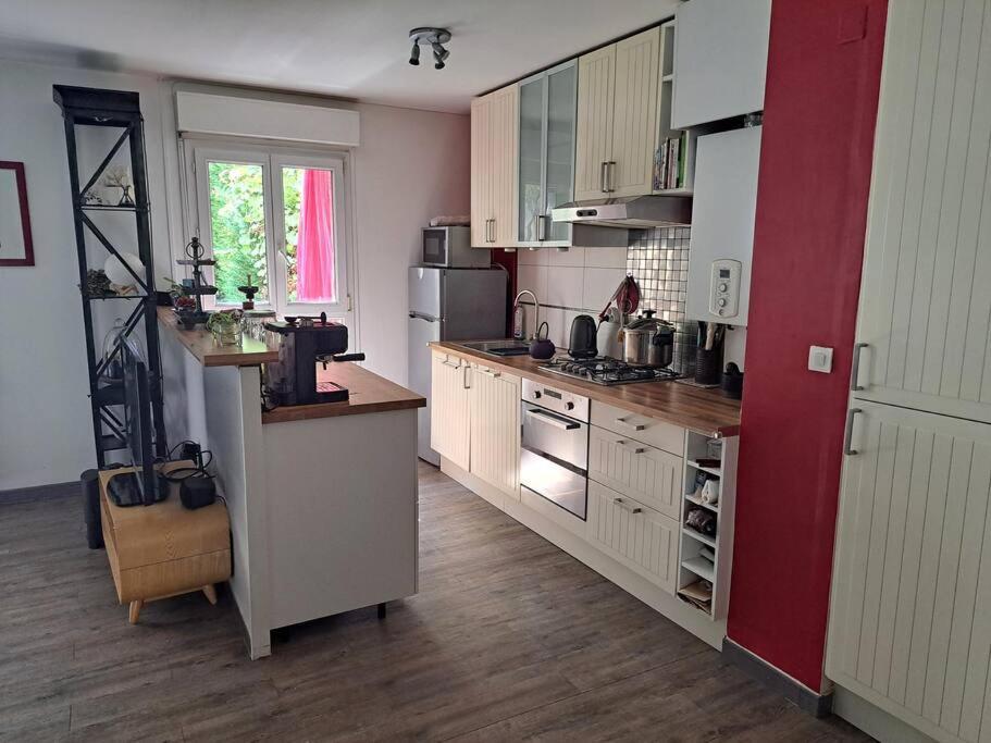 Appartement Cosy Avec Jardin Et Parking Женвил Екстериор снимка